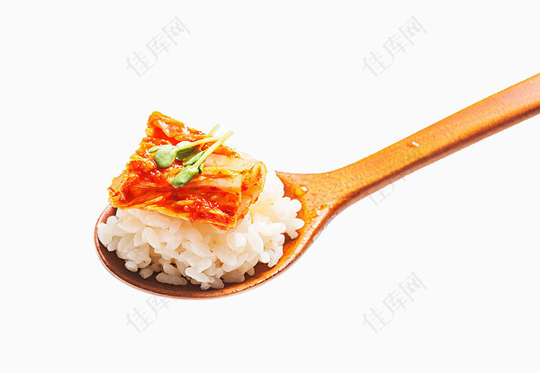 勺子上的泡菜米饭