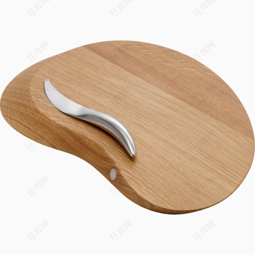 木头菜板上的弧形小刀